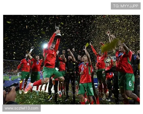 足球明星向球迷传递信心与希望共筑梦想之路